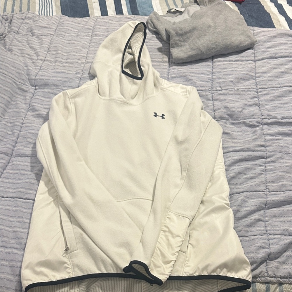 Under Armour White Hooded Athletic Pullover with Black Trim for Running